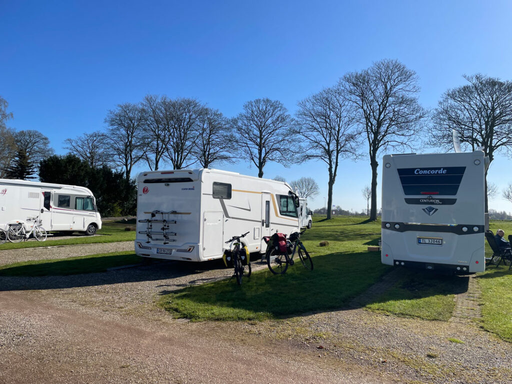 Stellpladsen "Camperplaats Haamstede"